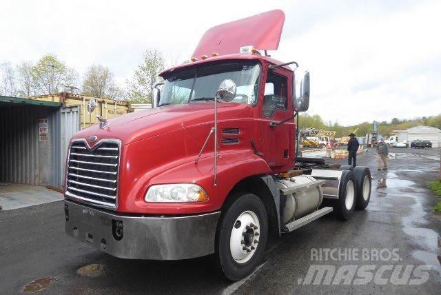 Mack CXN613 Chassis Cab trucks