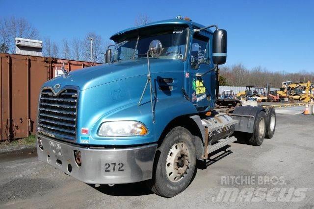 Mack CXN613 Chassis Cab trucks