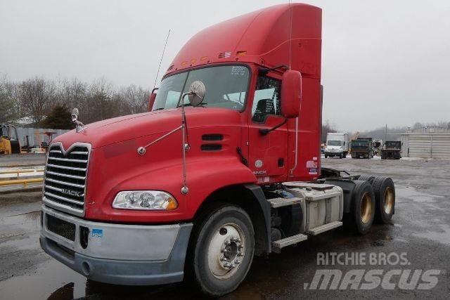 Mack CXU613 Chassis Cab trucks