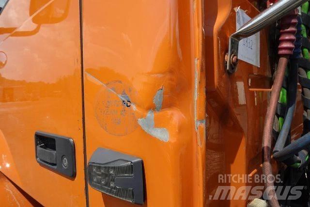 Volvo VNM42T Chassis Cab trucks