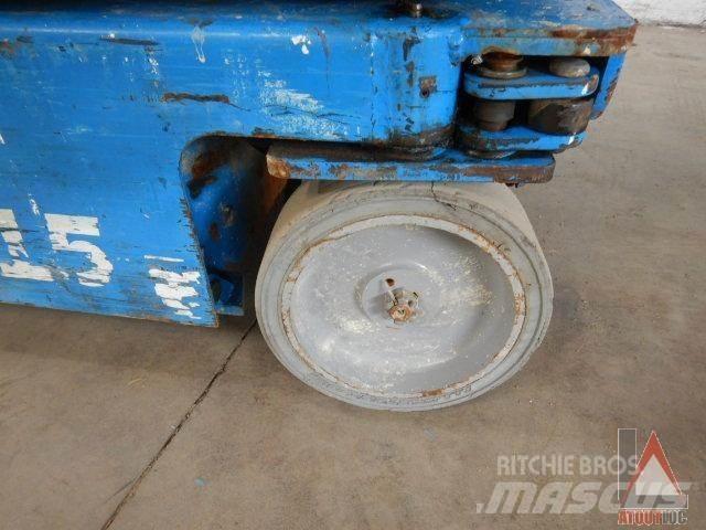 Genie GR-15 Articulated boom lifts