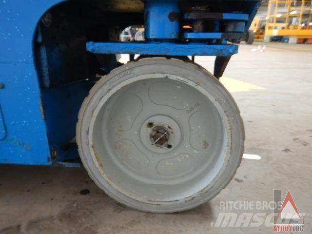Genie GS-2032 Articulated boom lifts