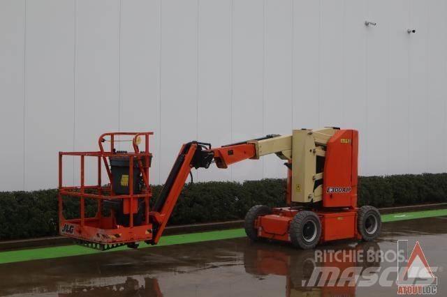 JLG E300AJP Articulated boom lifts
