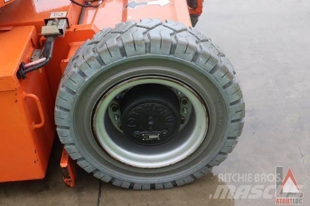 JLG E300AJP Articulated boom lifts