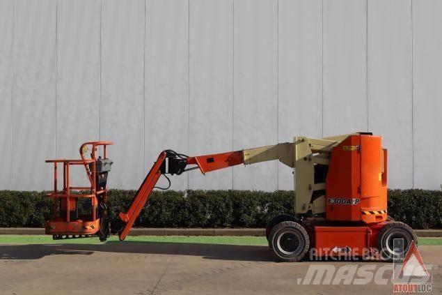 JLG E300AJP Articulated boom lifts