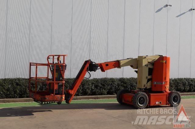 JLG E300AJP Articulated boom lifts