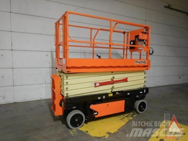 JLG R4045 Articulated boom lifts