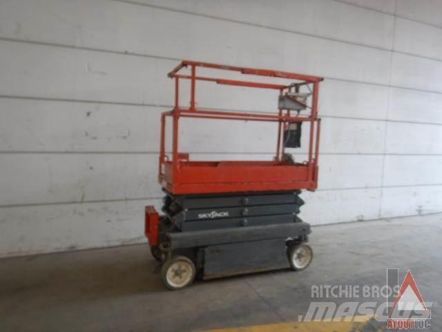 SkyJack SJ3219 Articulated boom lifts