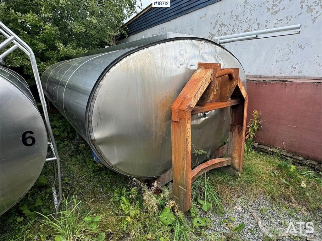  Tank on hook frame. Other components