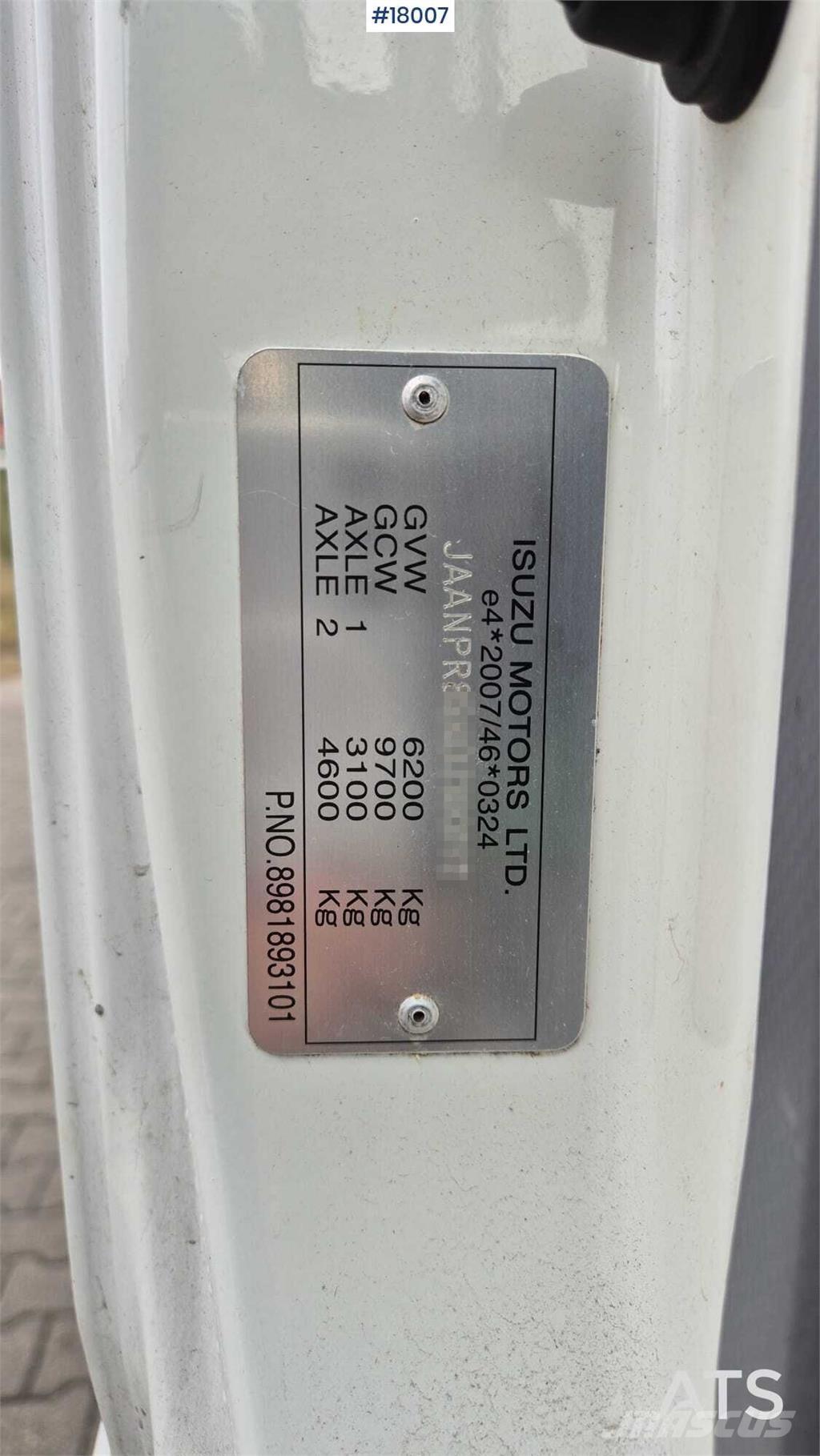 Isuzu N2R Truck mounted cranes