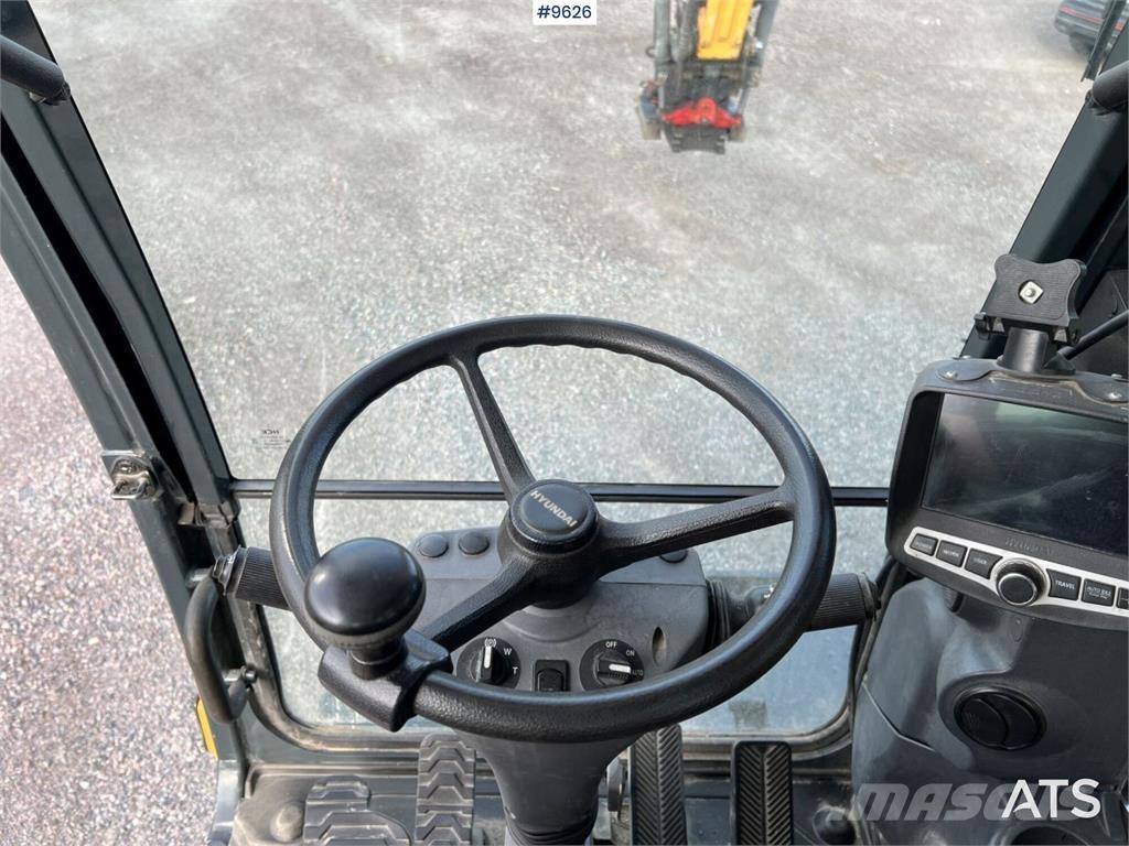 Hyundai 140W-9A Wheeled excavators