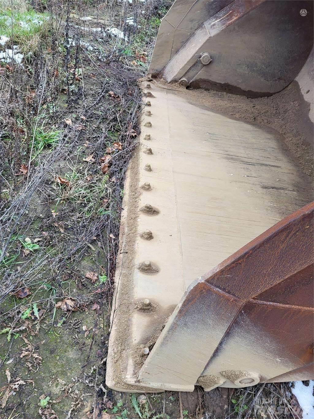 Hyundai 456 Buckets