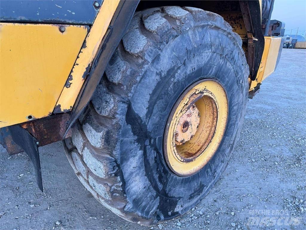 Komatsu HM 400-2 Articulated Haulers