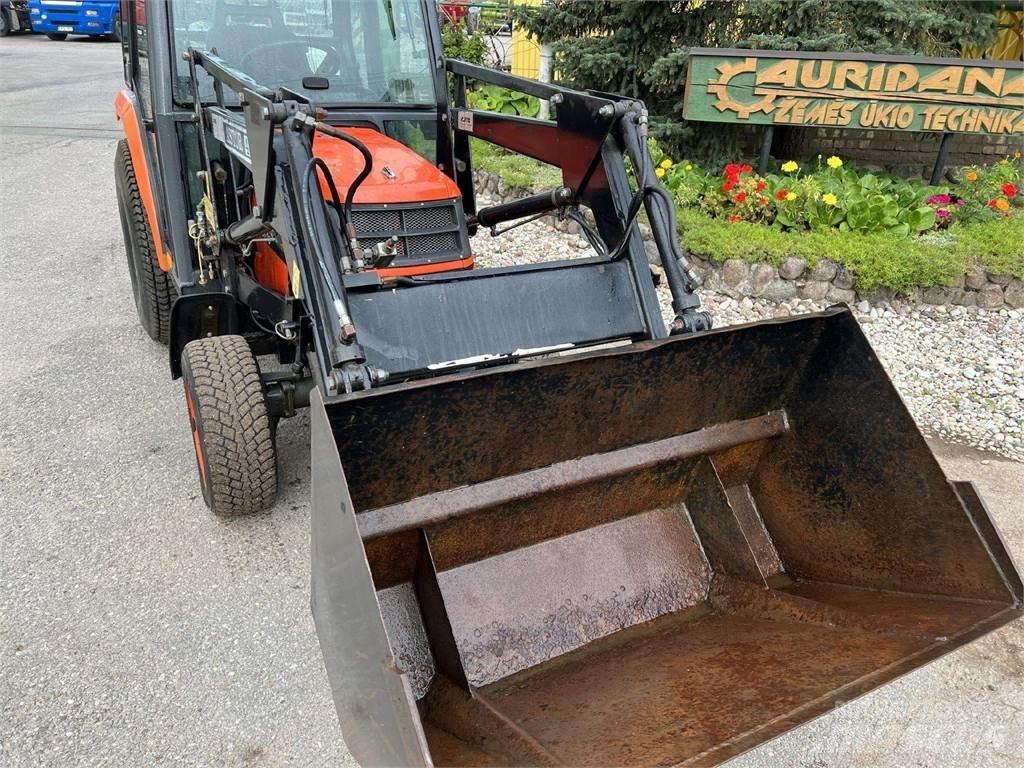 Kubota ST-30 Tractors
