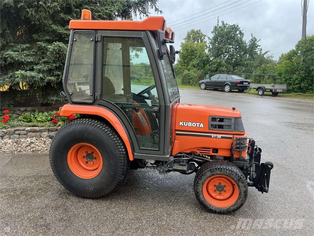 Kubota ST-30 Tractors