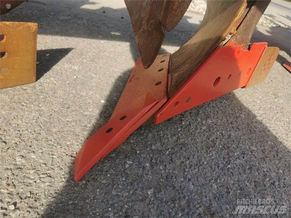 Kverneland F160 Ploughs