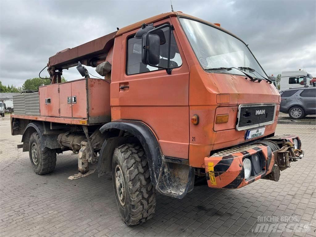 MAN 9.150 4x4 14m. Truck mounted platforms