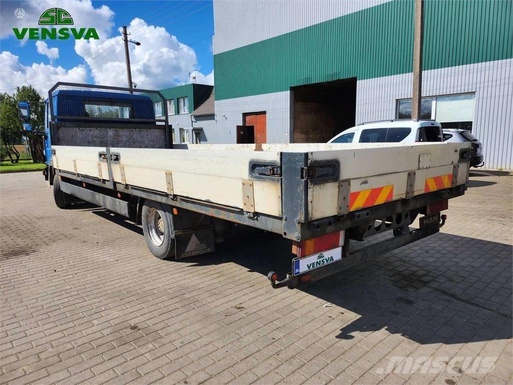 MAN LE 8.220 Flatbed / Dropside trucks