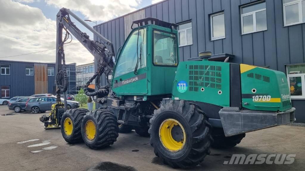 John Deere 1070 D Harvesters