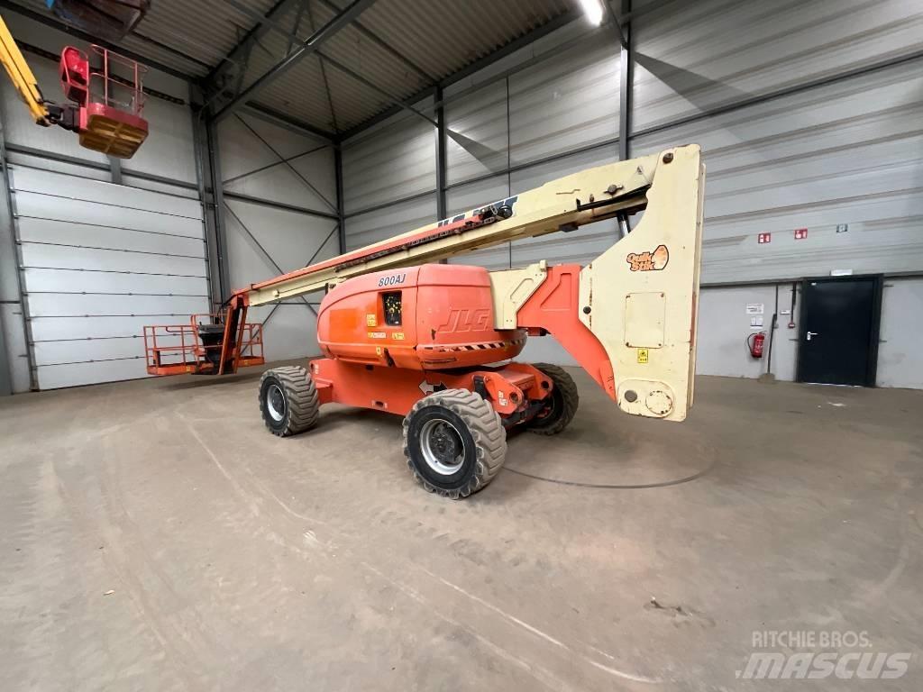 JLG 800 AJ Articulated boom lifts