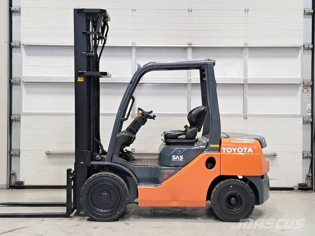 Toyota 02-8FDF30 Diesel trucks