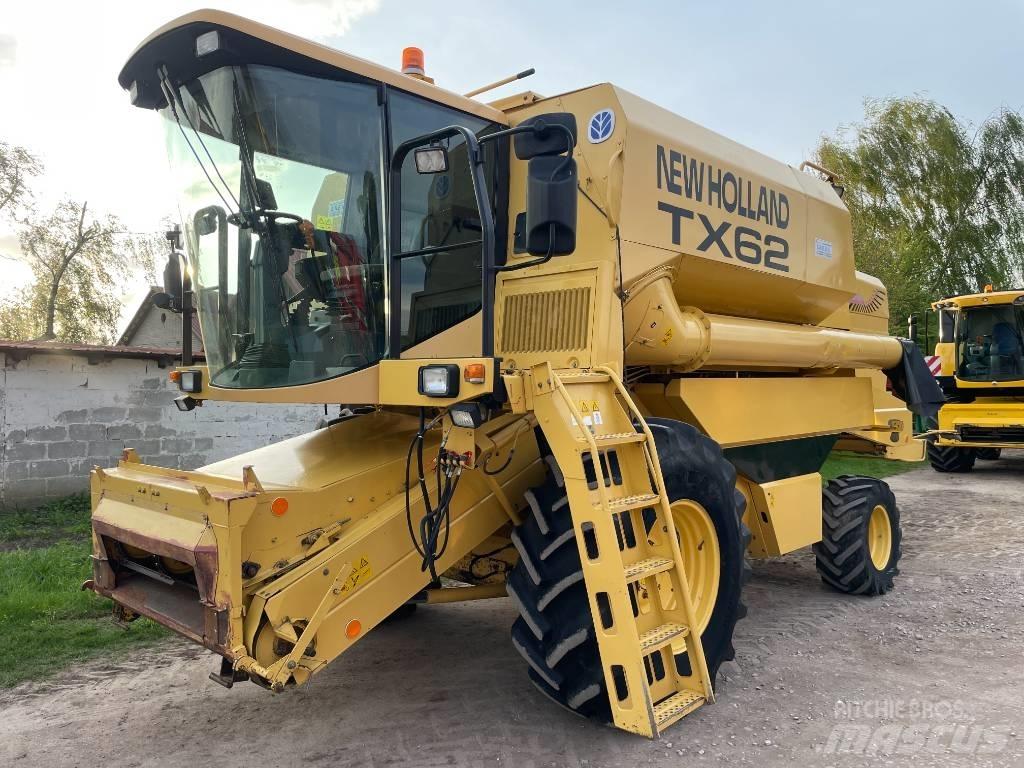 New Holland TX 62 Combine harvesters