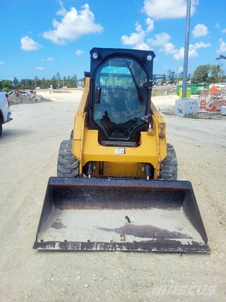 CAT 242 D Skid steer loaders