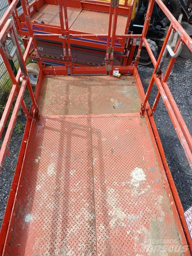 SkyJack SJ 6832 RTE Scissor lifts