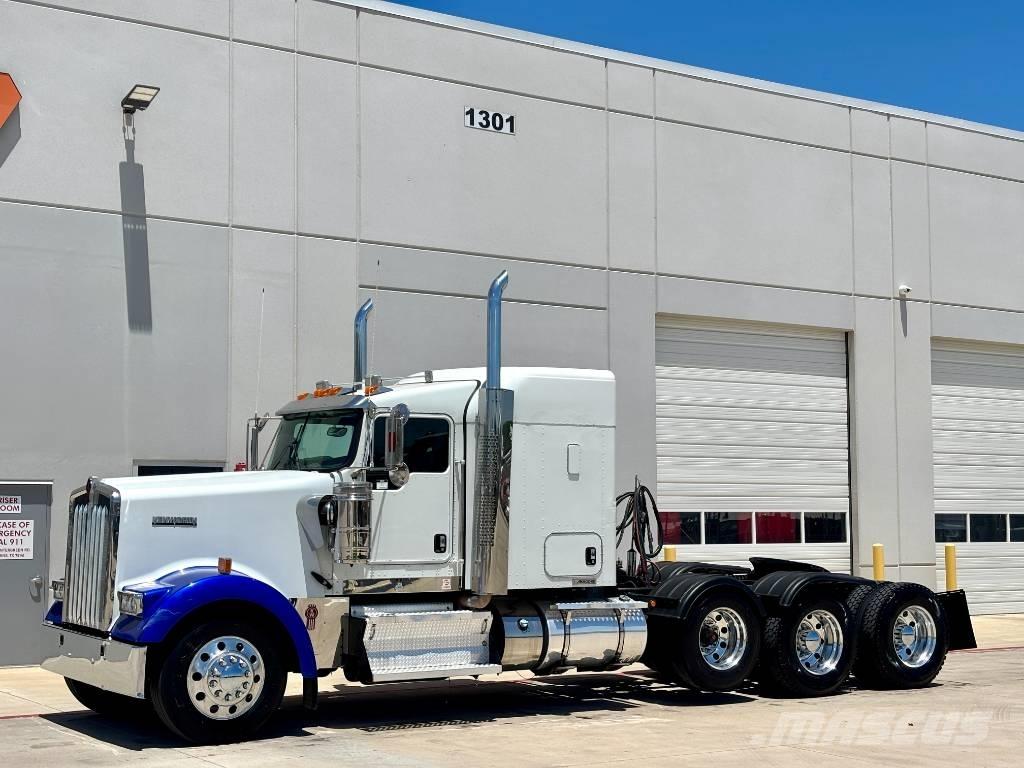 Kenworth W 900 Prime Movers