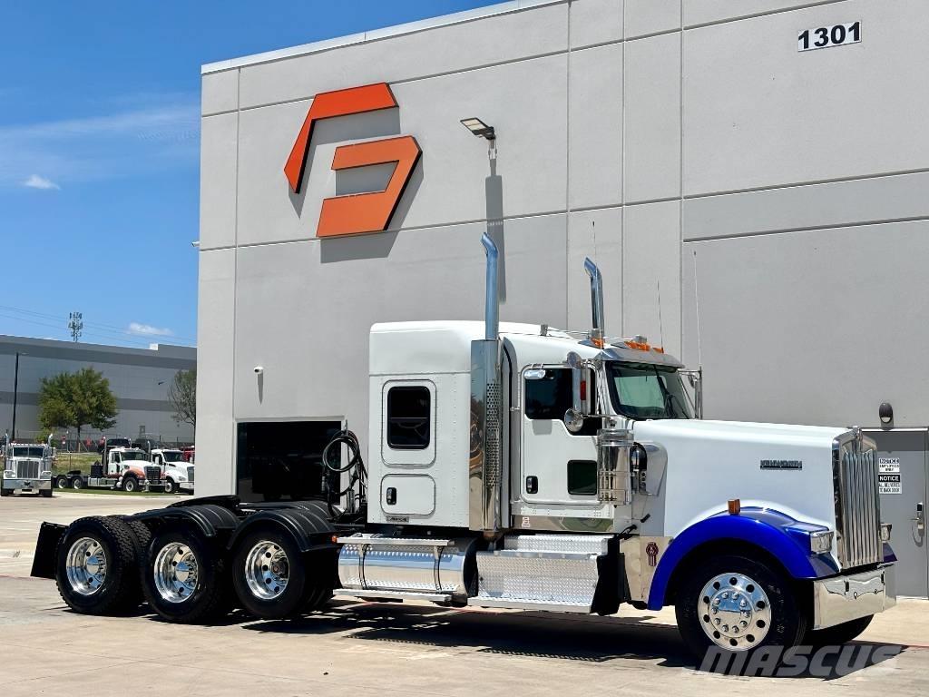 Kenworth W 900 Prime Movers