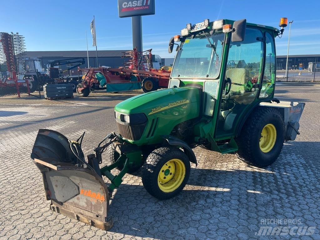 John Deere 2520 HST Compact tractors