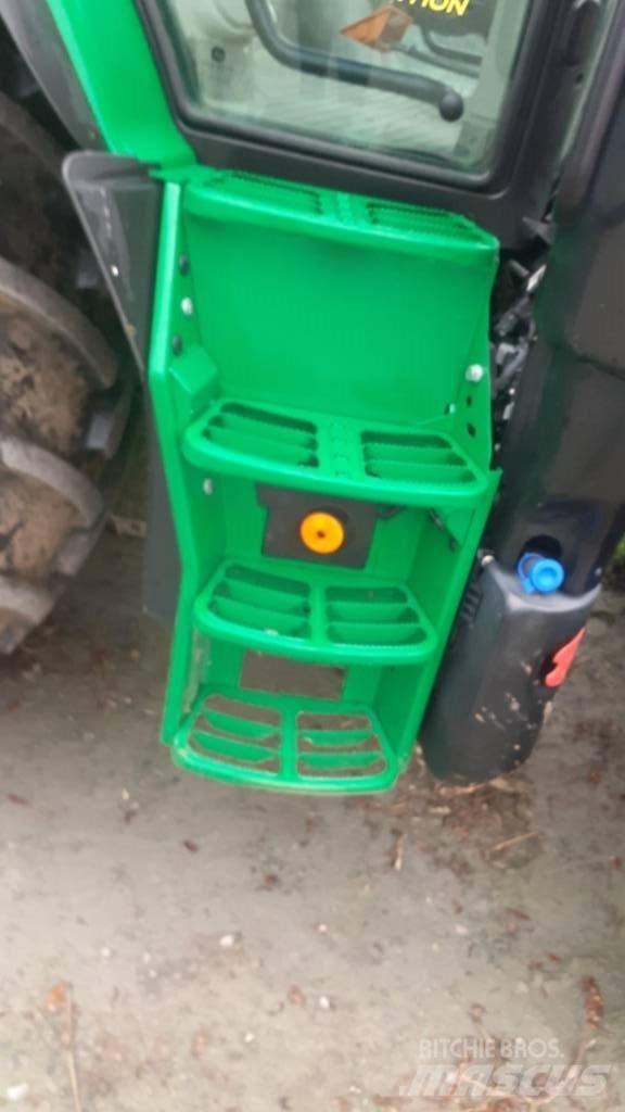 John Deere 6110 R Tractors