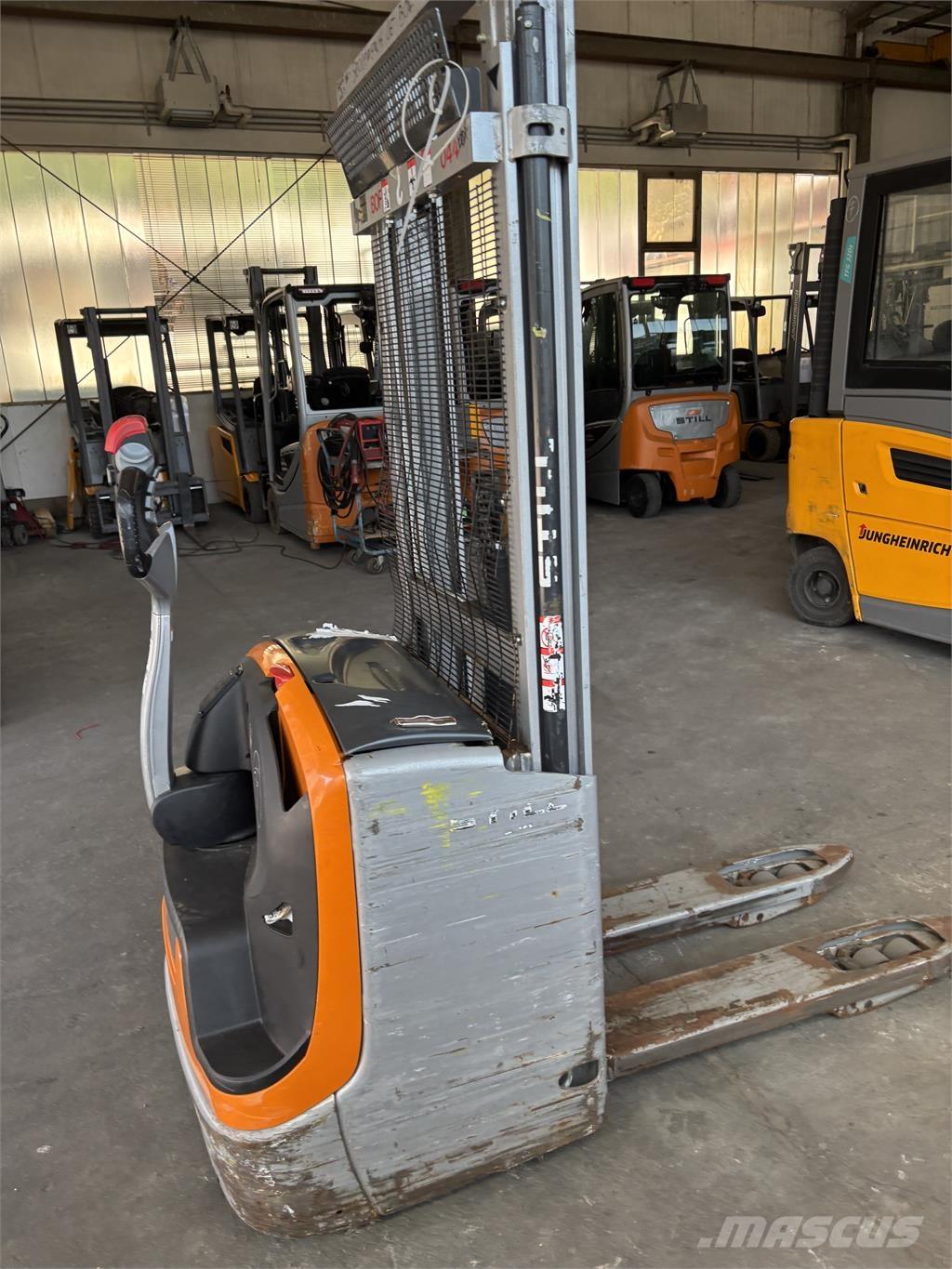 Still EXV 12i Self propelled stackers