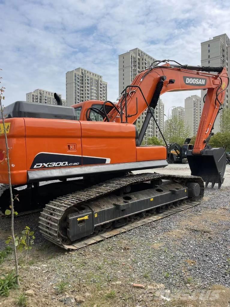 Doosan DX 300 LC Crawler excavators