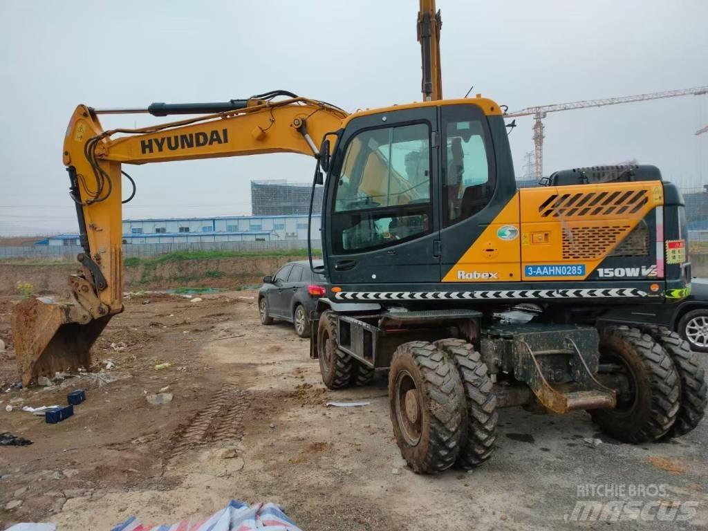 Hyundai 210W Wheeled excavators