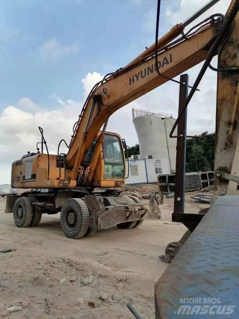 Hyundai 210W Wheeled excavators