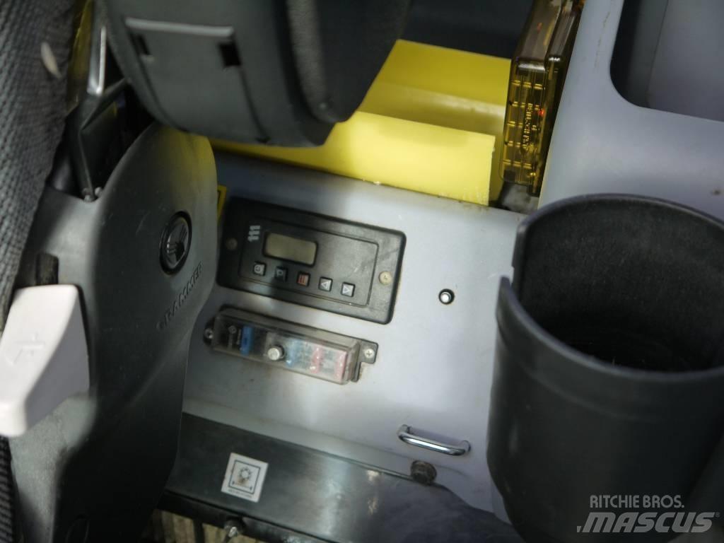 Komatsu PW 160-7E0 Wheeled excavators