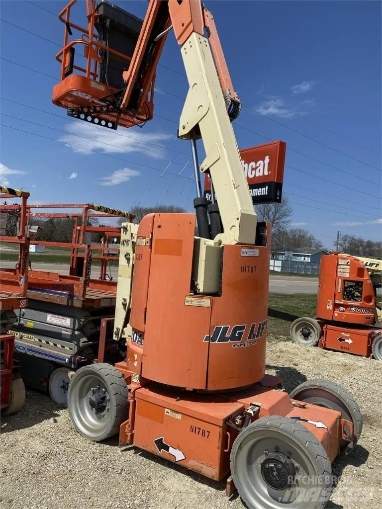 JLG E300AJP Articulated boom lifts