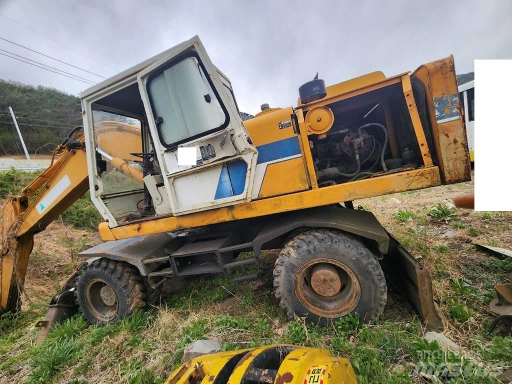 Hyundai ROBEX 2000W Wheeled excavators