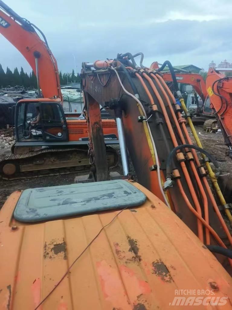Doosan DX 260LC Crawler excavators