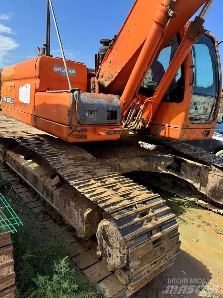 Doosan DX 260LC Crawler excavators