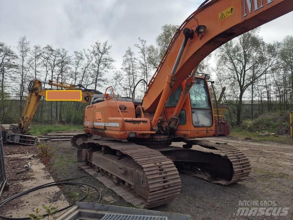 Daewoo S250 Crawler excavators