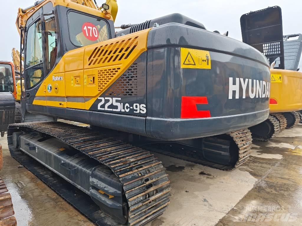 Hyundai R225LC-9S Crawler excavators
