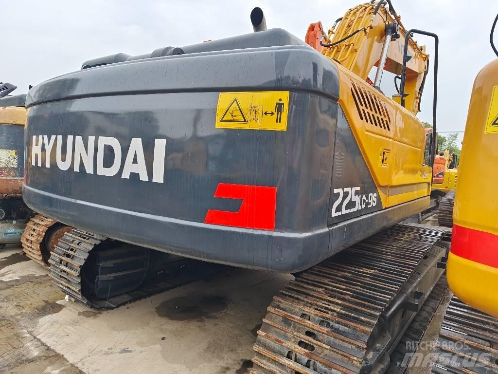 Hyundai R225LC-9S Crawler excavators