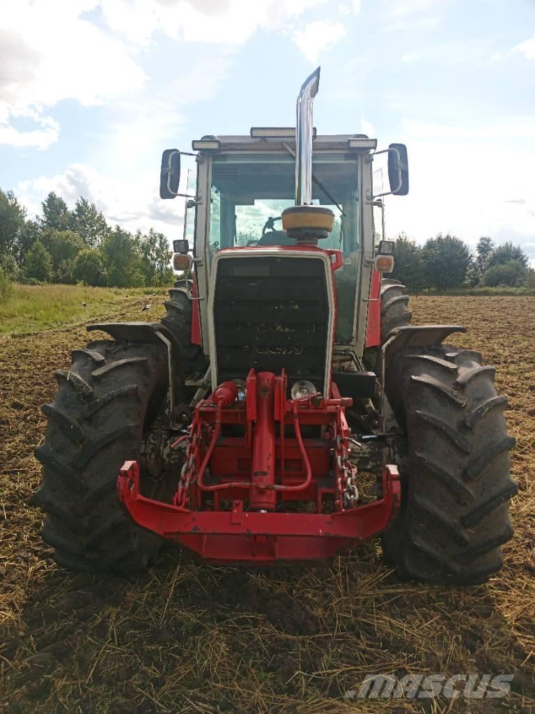 Massey Ferguson 2725 Tractors