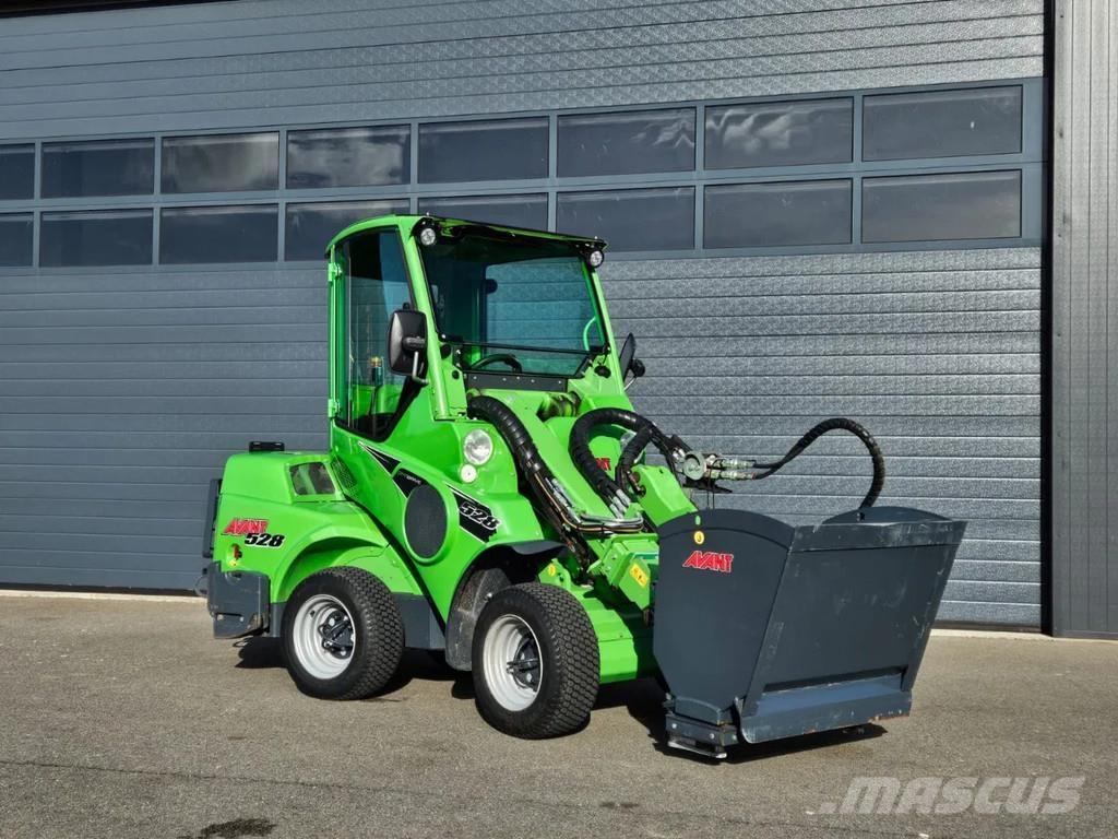 Avant 528 Mini loaders