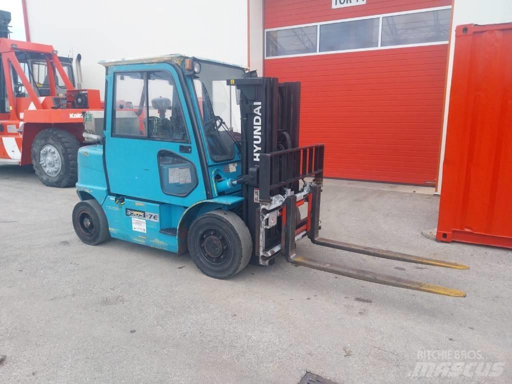Hyundai 35 DS-7 Diesel trucks