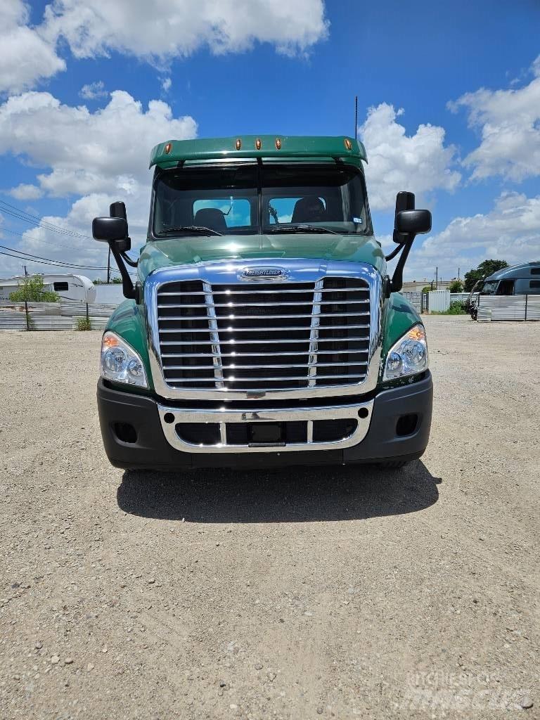 Freightliner 125 Prime Movers