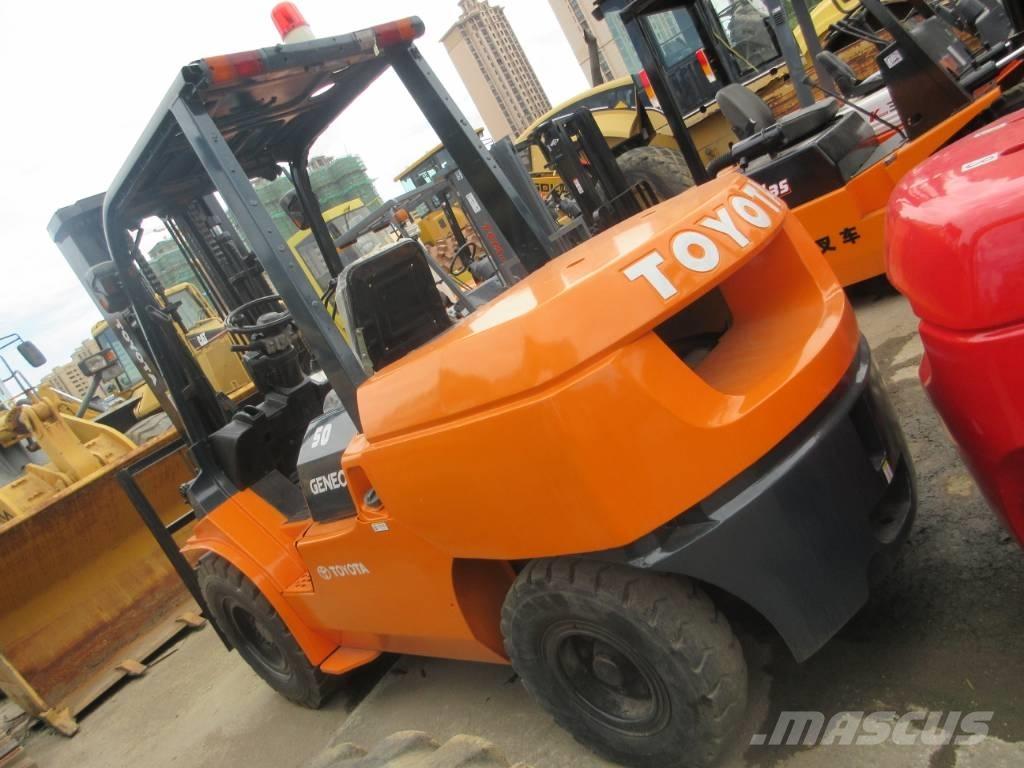Toyota FD 30 Diesel trucks