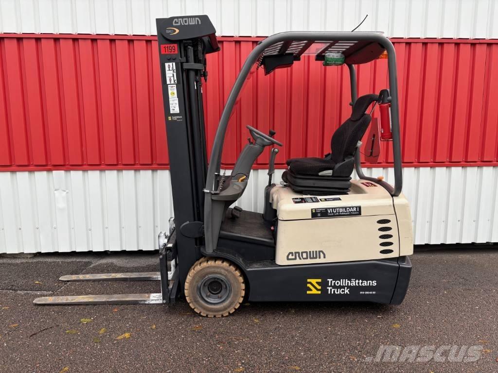 Crown SC3220 Electric forklift trucks